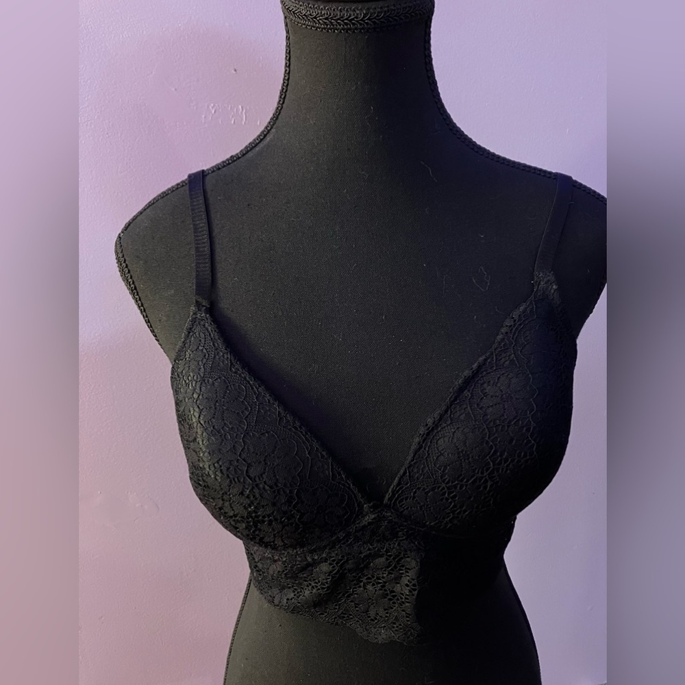 Black lacey wireless bra size L